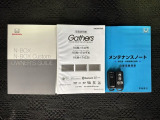 スマートキーは鍵をバッグに入れたままでもドアロックの開閉やエンジンのON・OFFができます。夜間や雨の日も鍵を探さなくて良いので便利です。