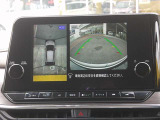 アラウンドビューモニターは自分の車を上空から見ているような画像で駐車場へ止められます♪日産独自のサポートシステムです♪