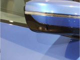 【BMWミラー】視認性の高いスタイリッシュなミラー。自動防眩機能も付いており夜間のドライビングをサポートします。