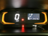 走行中も一目で分かるデジタルメーターでスピードのチェックもしやすいので、安全運転のお手伝いに!!!