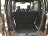 4名乗車でも荷物スペースは確保されています。