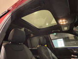 メルセデス・ベンツの定める厳しい基準をクリアしたお車のみをご案内させて頂きます。納車前整備はメーカー規定に基づき100項目以上にも及ぶ点検を熟練のメカニックによって行いご納車させて頂きます。
