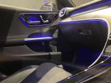 【メモリー付きパワーシート】3名までのシートポジションを記憶できるパワーシート!運転席のみ、ドアミラー・ステアリング位置も記憶可能です。高速道路などでの、運転交代時などに便利な機能です☆