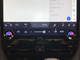 オートエアコンは温度を設定するだけで、自動で風量などを設定してくれます。運転しながら操作も必要ないので、安全性も向上します。