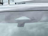 【エマージェンシーブレーキ】走行中に前方の車両等を認識し、衝突しそうな時は警報とブレーキで衝突回避と被害軽減をアシスト。より安全にドライブをお楽しみいただけます。