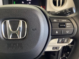 ハンドルにHondaセンシング系のクルーズコントロールやレーンキープアシストなどのスイッチが装備されています。ハンドルから手を離さず安全に操作できます。