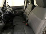 高いホールド性で運転姿勢が安定します。長距離ドライブでも疲れにくいのが魅力です。快適なドライビングライフをお送りください♪