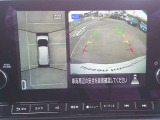 空から見下ろすような視点で、スムーズな駐車と安全確認をサポートする「アラウンドビューモニター」付です。