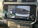 上から丸見えアラウンドビュー!車を真上から見下ろした様な映像を映し出すアラウンドビューモニター。これで車庫入れもラクラク。