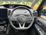【純正革巻きステアリング】上質な革を使用することで、手にしっかり馴染みとても運転しやすいハンドルです♪