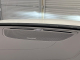 【harman kardon】ハーマンカードンのHi-Fiスペシャリストと共に、モデル別に開発・設計された専用チューニングが臨場感溢れる音響空間を実現しています。