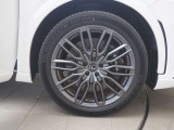車もおしゃれは足元からですね ♪ アルミホイールでバッチリ決まってます!