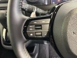 ステアリングにオーディオ操作スイッチが付いています。オーディオ画面に直接タッチしなくても操作が出来ますので、運転に集中できます。