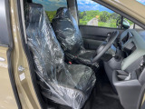 運転席まわりには十分なスペースがあり、大柄な方でもゆったり運転していただける環境です。
