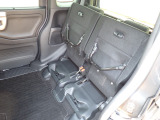 ◆チップアップ&ダイブダウン機構付【ULTR SEAT】は後席座面を左右分割で跳ね上げることができます。トランクで積載できない背の高い荷物をラクラク収納できます。ホンダ車ならではの人気装備です。
