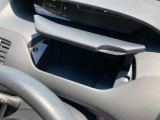 運転席アッパーボックス(USB機能付き)