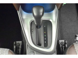 ハイブリッドカーですが運転操作は普通の車と変わりませんのでご安心ください。操作方法はスタッフが説明いたしますのでお気軽にご質問ください