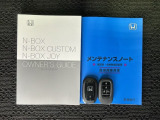 スマートキーは鍵をバッグに入れたままでもドアロックの開閉やエンジンのON・OFFができます。夜間や雨の日も鍵を探さなくて良いので便利です。