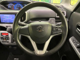 インテリアに合わせたデザインのステアリングは、運転される方のことも考え、運転しやすい形状、大きさです。是非一度、実際に触ってお確かめください。