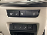 各種機能の切替スイッチは運転席パネル下に集約されています。任意で切り替え可能なため状況に合わせてお使いください。