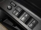 電動格納式ドアミラー・パワーウインドウを装備しています。