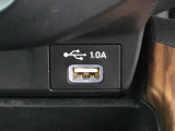 USB入力端子を装備しており、外部機器から音楽を再生できます。