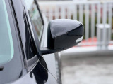 狭い駐車場でも安心。スイッチ操作だけでドアミラーの格納展開が可能。電動格納式リモコンドアミラー!