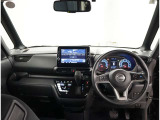 オシャレなインテリアで運転する気分も盛り上がりますよね^^