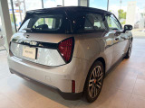 かわいいテールのデザインはほかの車にはない魅力があります。ひと目で&ldquo;MINI&rdquo;とわかるデザインはアナタを虜にしてしまうかもしれません