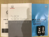 スマートキーは鍵をバッグに入れたままでもドアロックの開閉やエンジンのON・OFFができます。夜間や雨の日も鍵を探さなくて良いので便利です。