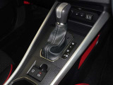 電動パーキングブレーキ・ブレーキホールドを装備してます。ホールド機能は信号待ちが多い一般道で疲労軽減になり、大好評です!