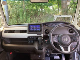 フロントガラスが大きく、ワイドな視界で運転もしやすくなるように、設計されています。