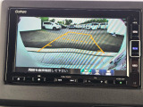 駐車時の安全確認をサポートするバックカメラも使用できます。インターナビで様々な情報を得ることもできます。