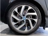 【BMWアロイホイル】軽量かつ強度に拘ったアロイホイル。走行性能ポテンシャルを引き出す設計。車の足元を引き締めてくれる大きなポイントはアロイホイルです。