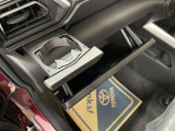 ダッシュボード周辺画像です。小物を置くのに便利な収納スペースです(^^♪