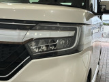LEDヘッドライトは、点灯の瞬間から最大光量を発揮し、突然暗くなるトンネルなどでの安定感を高めます。