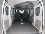 フルフラットにすれば大きな荷物なども乗り、大人も横になれるぐらい広いので車中泊もできますよ!