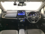 【前方視界】開放的な前方視界!運転がしやすく疲れにくいです♪窓が大きく、見通しがとっても良いおクルマですよ♪