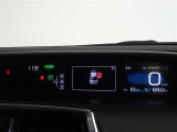 視点移動が少ないセンターメーター、ロングドライブも疲れません。