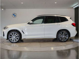 【XDrive】強大なパワーをXdriveシステムが瞬時に理想的な可変配分を行い、かつてない安心・快適・スポーティな走りを約束します。走行状況に応じてトルク配分を最適化してくれる優れものです!