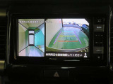 車両後方の映像を映すバックモニター。進路を確認しながら安全に車庫入れできます。