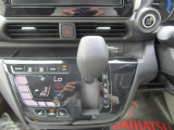 運転席まわり。スイッチやレバー等が使いやすく配置されています。