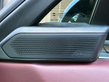 【MERIDIAN3Dサラウンドサウンドシステム】低音から高音までをクリアに再現し車内に臨場感溢れる音響空間を提供致します。
