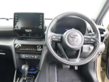 運転席です!握りやすいステアリングに疲れにくい運転席です!