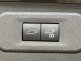 【パワーバックドア】スマートキーや運転席のボタンを押すだけでリアゲートが自動で開閉します!荷物を持っている時や、高い位置にあるバックドアを閉める際に便利な機能です♪