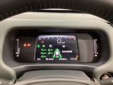 デジタル表示のスピードメーターと安全支援情報、燃費やオドメーターなどの表示の他に、ホンダセンシング機能などの表示もできる多機能なマルチインフォメーション・ディスプレイです。