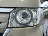 LEDヘッドライトは、点灯の瞬間から最大光量を発揮し、突然暗くなるトンネルなどでの安定感を高めます。
