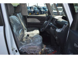 ☆ベンチシートになっておりゆったりと運転をすることができます!