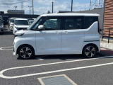 当店は照明・屋根付きスペースございますので雨天時も安心して現車確認が可能です。