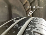 タイヤ溝はセンターで4.1mmです(新品約8mm)